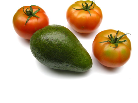Avocado mit Tomaten