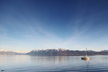Fototapeta na wymiar Jacht na Jezioro Genewskie