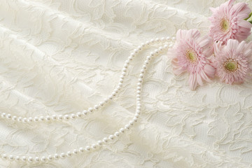 レースとガーベラとパール