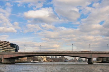 Fototapeta premium London bridge and clouds