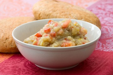 Auberginencreme mit Tomaten