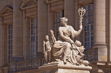 La Paix portant un caducée au château de Versailles - France