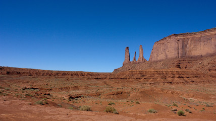 Fototapeta premium Landscape of Monument Valley with Three Sisters
