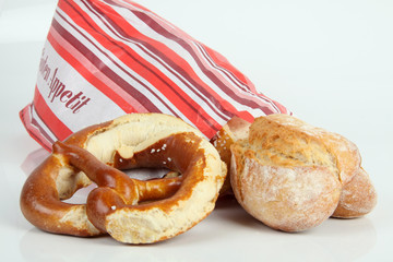 Brezel und Brötchen