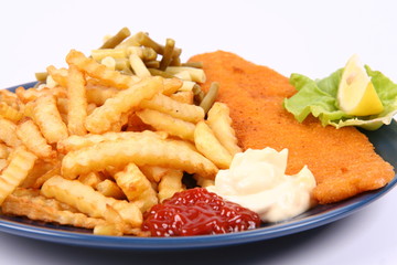 Fish and chips with some runner beans, lemon and lettuce
