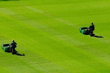 Fussball Rasen mähen © Ulrich Kolb