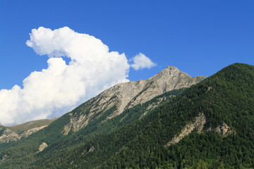 Obraz premium nuages dans le ciel de montagne