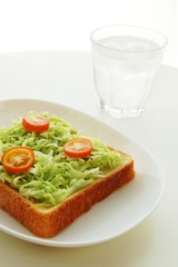 キャベツとトマトのトースト