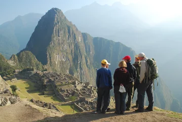 Cercles muraux Machu Picchu Visite du Machu Picchu en famille
