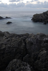 Fototapeta na wymiar Anochece en el mar