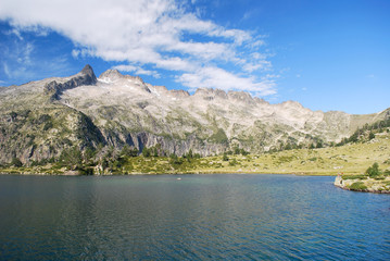 Le lac d'Aumar et le pic de Néouvielle