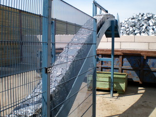Schrottpresse - Auswurf