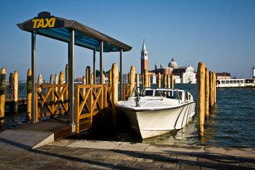 Water taxi stand