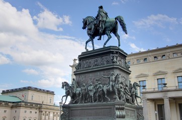 Fototapeta na wymiar statue à berlin