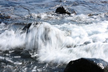 Rompiente sobre rocas
