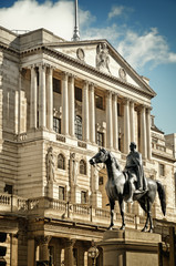 Obraz premium Bank Of England with the statue of Duke of Wellington Statue