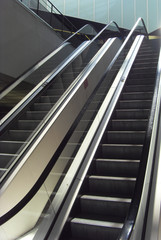 escalator dans un centre commercial