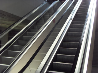 escalator dans un centre commercial