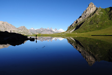 pêche en montagne sur un lac
