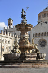 Obraz premium trento fontana del nettuno piazza duomo