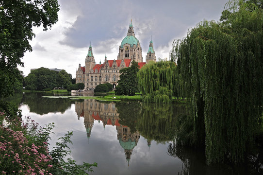 Rathaus von Hannover - Spiegelung im Maschsee