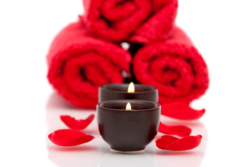 Obraz na płótnie Canvas Spa candles, towels, rose petals