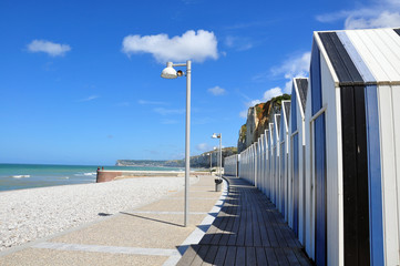 cabines de plage alignées