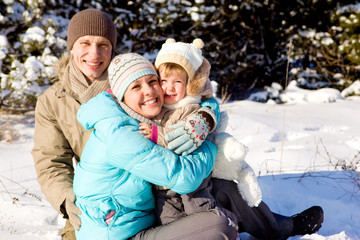 Fototapeta na wymiar Family playing in snow