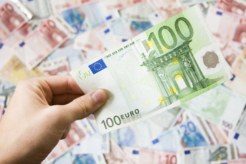 100 Euro Hand