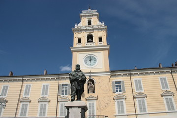 Fototapeta na wymiar Parma - Piazza Garibaldi - rezydencji gubernatora
