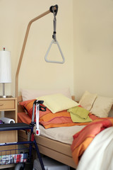 Bett im Altenheim