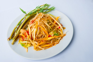 spicy papaya salad with fermented fish