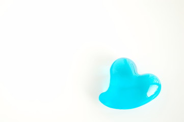 右隅の左向き水色ハート