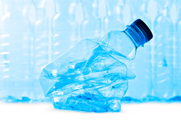 bottiglia schiacciata per rifiuti di plastica