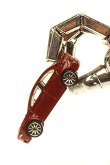 Roboterhand mit Auto