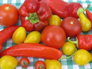 Verschiedenen Tomaten- und Paprikasorten