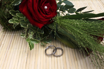 Rose mit Eheringen