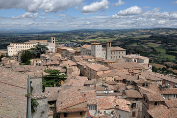 todi,  il centro storico dalla torre di san fortunato