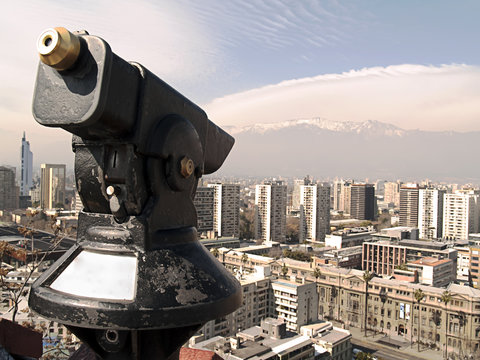 Telescopio en mirador en Santiago de Chile