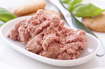 Streichwurst mit Cracker