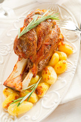 shank with potatoes - stinco con patate