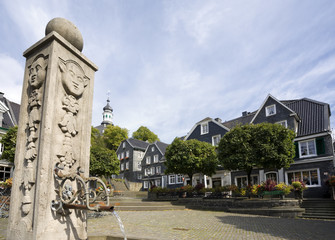 marktplatz und brunnen in Solingen Graefrath © eyewave