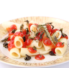 Nudeln mit Tomatensoße