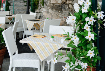 Tavolo ristorante all'aperto