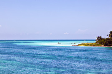 boats at beautiful  beaches and clear water in the Keys