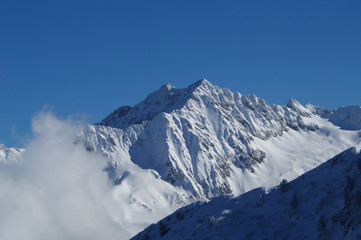Fototapeta na wymiar alpes enneigées