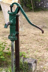 Vecchia pompa dell'acqua