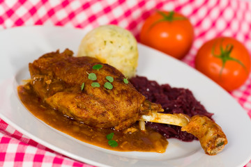 Enten - Keule mit Knödel und Rotkraut