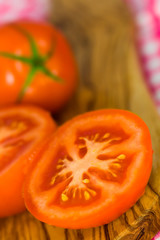 Fleischtomaten , Hälften