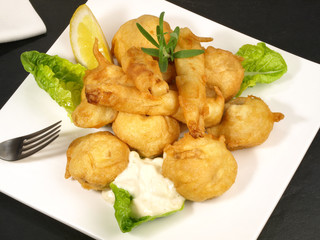 Gebackenes Gemüse und Pilze